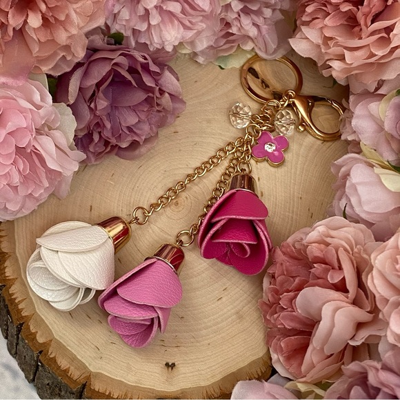 Multicolor Triple Rose Charm with Beads Keychain - Picture 6 of 12